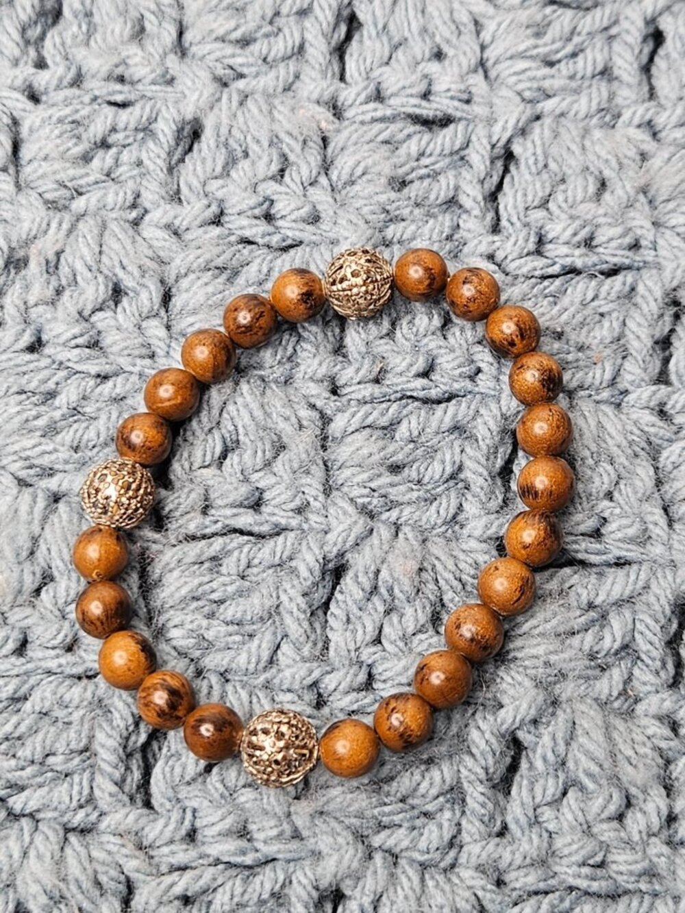 Wooden Beaded Stretchy Bracelet Silvertone Filigree 6.75 inches Unstretched